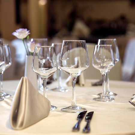 Premier Luxury Mountain Resort Bansko Exteriör bild Wine glasses