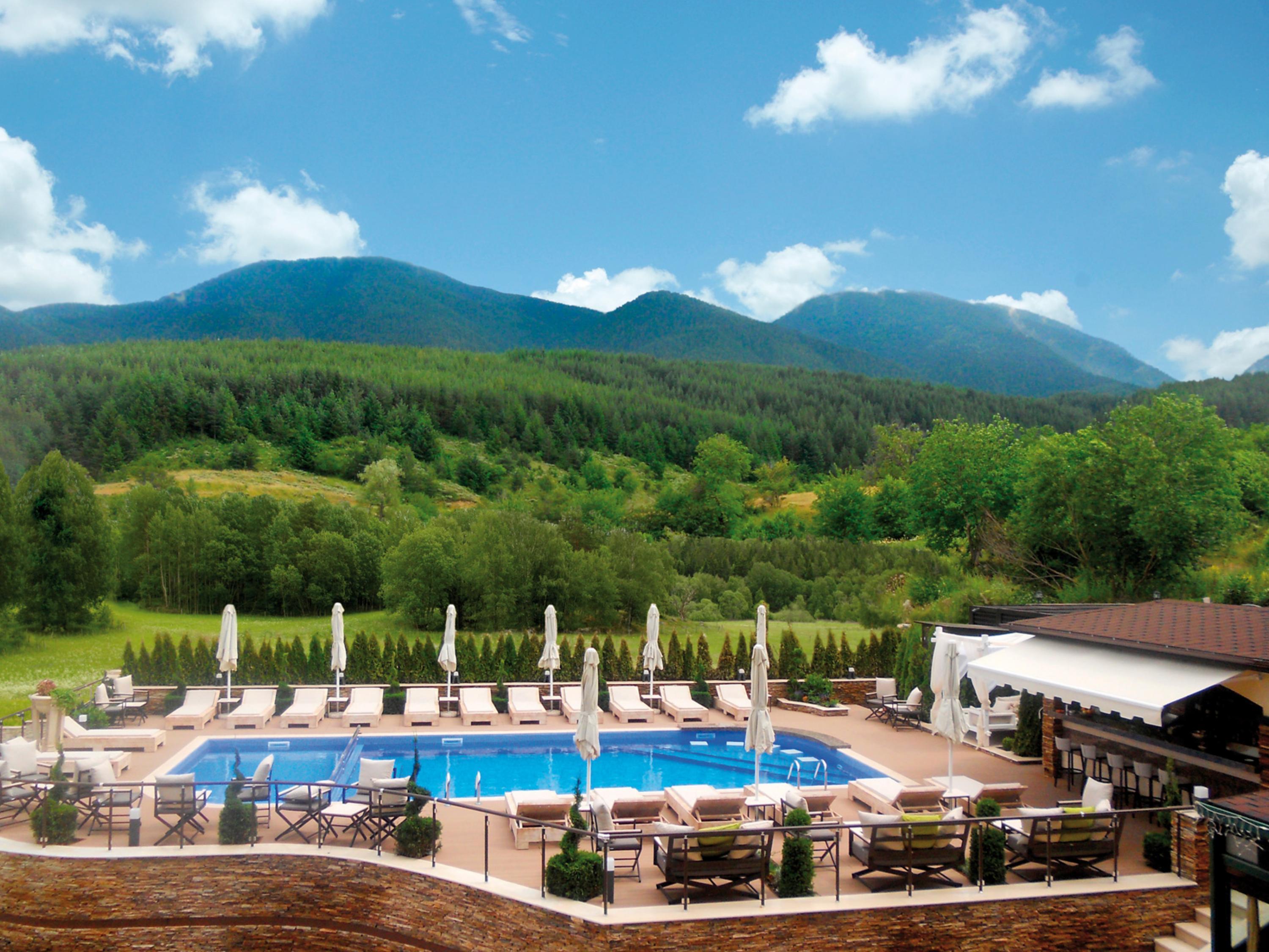 Premier Luxury Mountain Resort Bansko Exteriör bild View of the resort