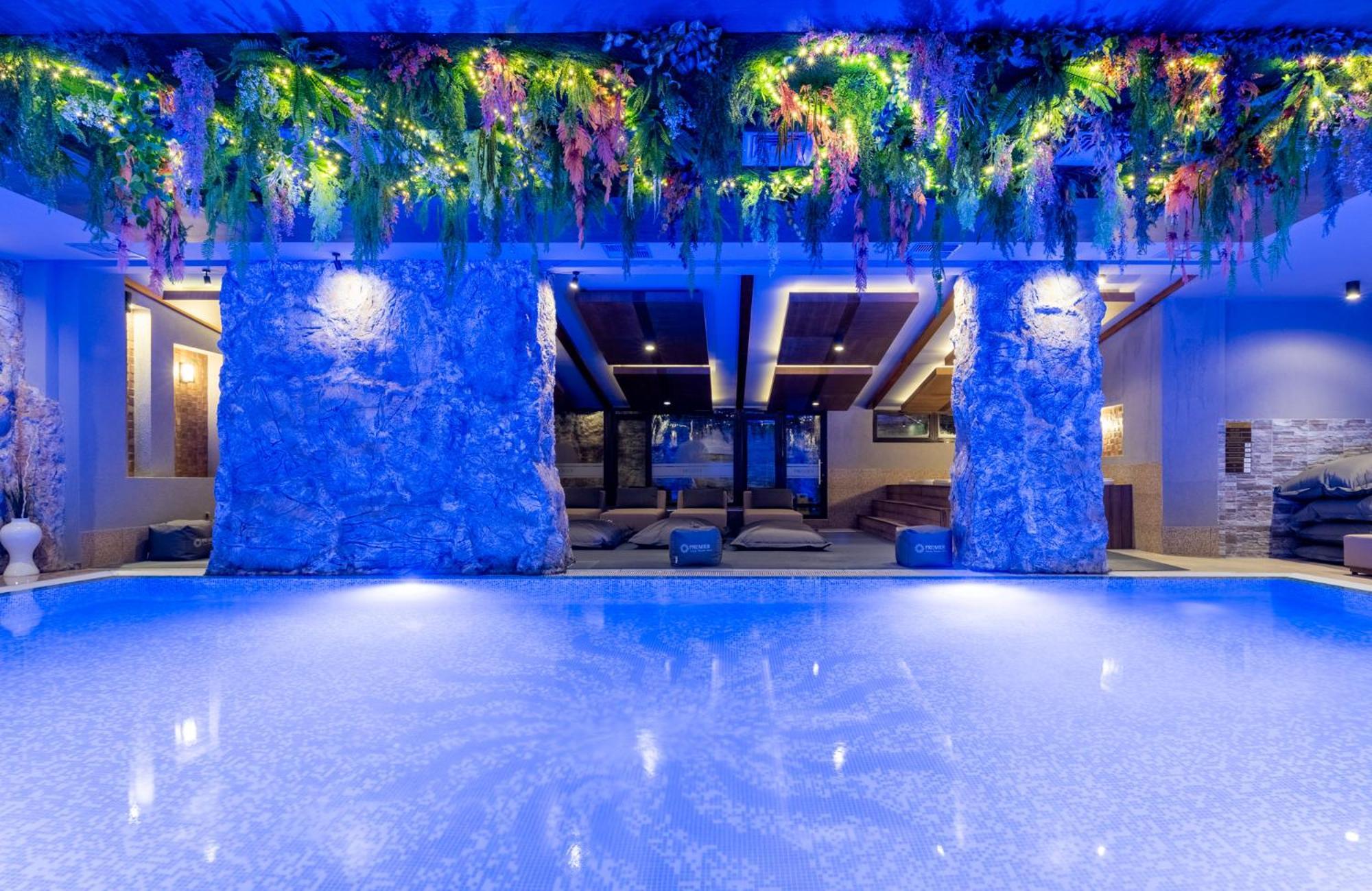 Premier Luxury Mountain Resort Bansko Exteriör bild The interior of the hotel
