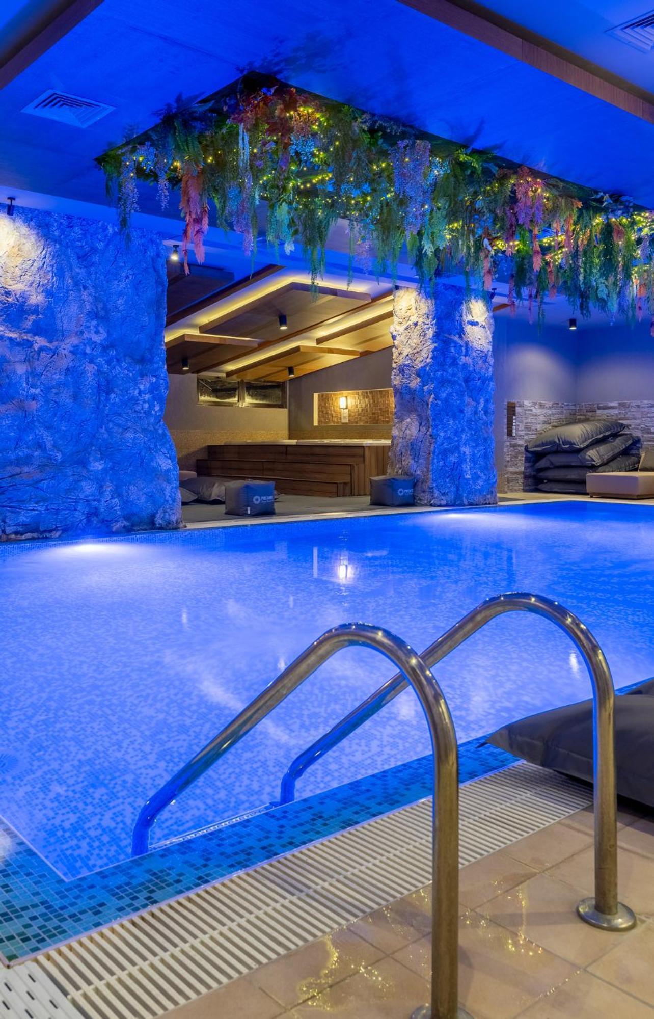 Premier Luxury Mountain Resort Bansko Exteriör bild The Blue Lagoon