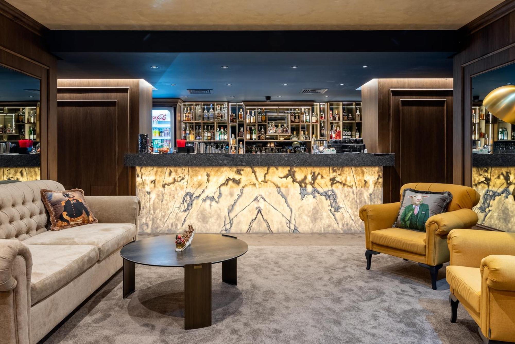 Premier Luxury Mountain Resort Bansko Exteriör bild The bar at the 2019 London Design Festival